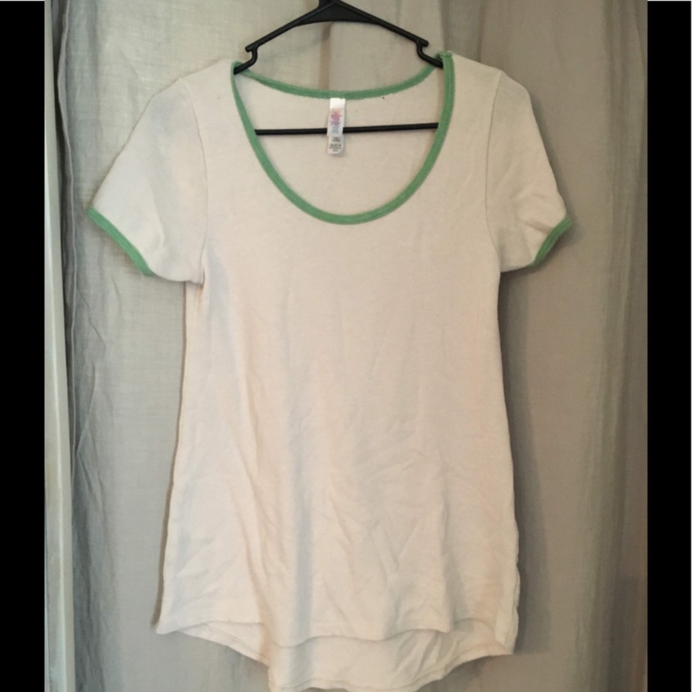 Lu Laroe Classic T
